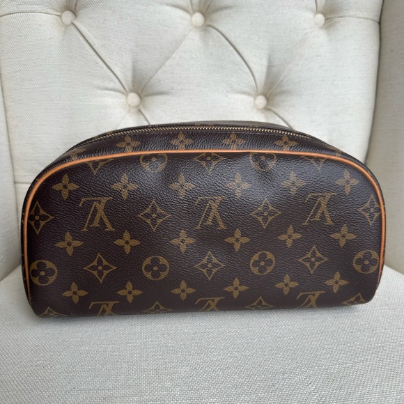 SOLD - Authentic Louis Vuitton Dopp Kit Toilet Pouch - Picture 4 of 13